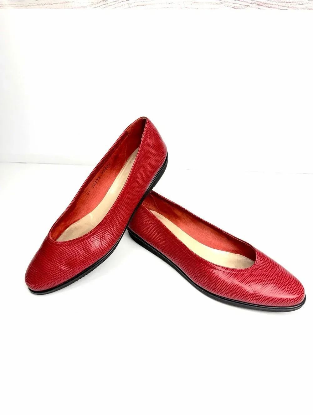 Salvatore Ferragamo Italy Red Leather Ballerina Flats Pointed Toe size 8,5
